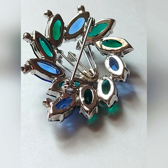 Layered Blue and Green Rhinestone Brooch with Rhodium Plate, Unsigned Brooch - Picture 5 of 6